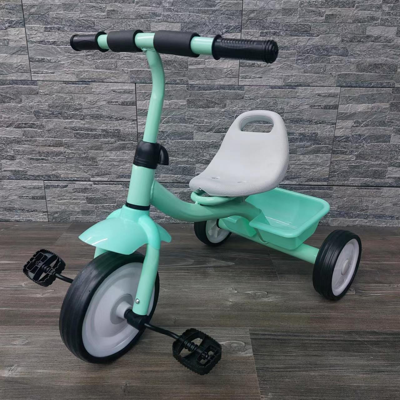 Baby tricycle with storage basket